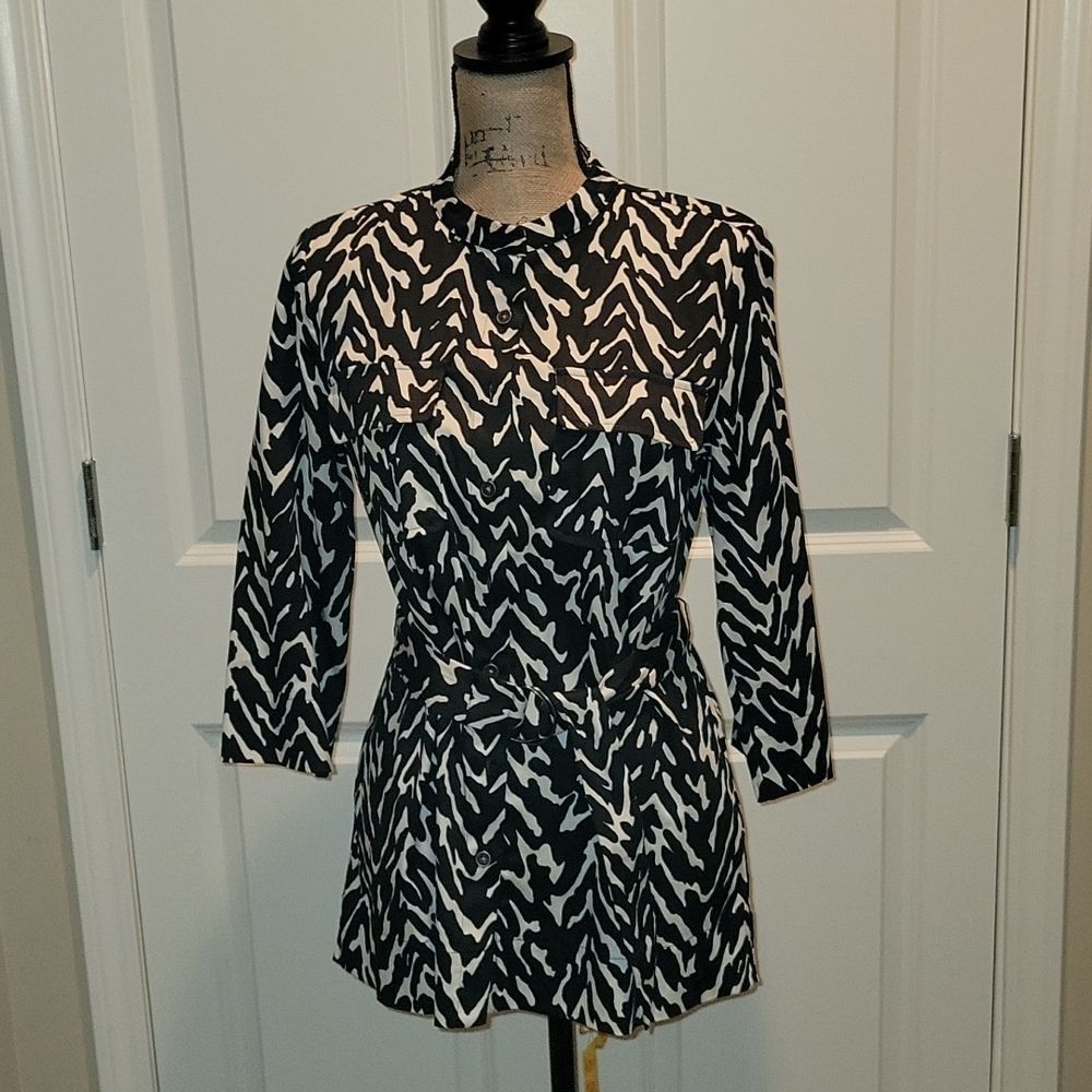 Dana Buchman, Timeless Crew neck, 3/4 sleeve, loop belt, Very versatile.